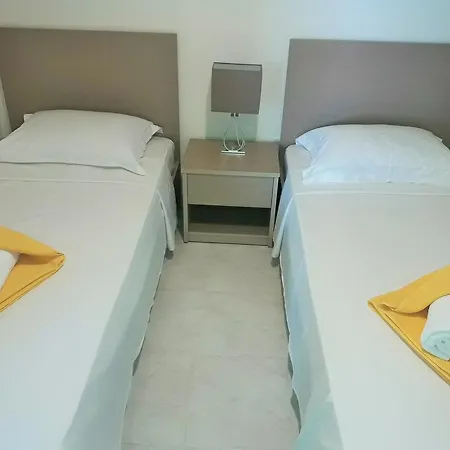 401 Camelia Court Apartment