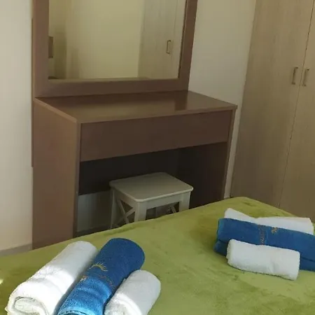 401 Camelia Court Apartment *